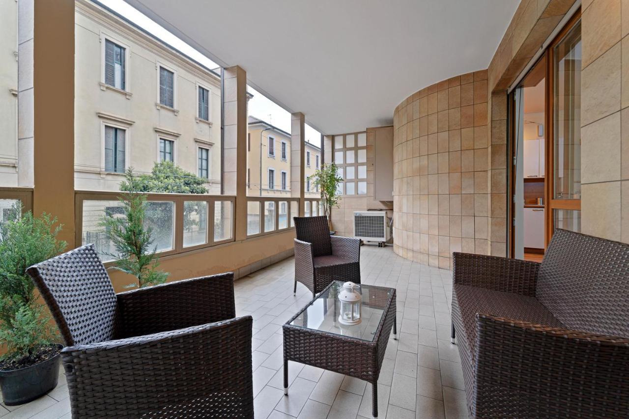 Best Way Rent - Appartamento Con Terrazzo Zona Sempione Milan Luaran gambar