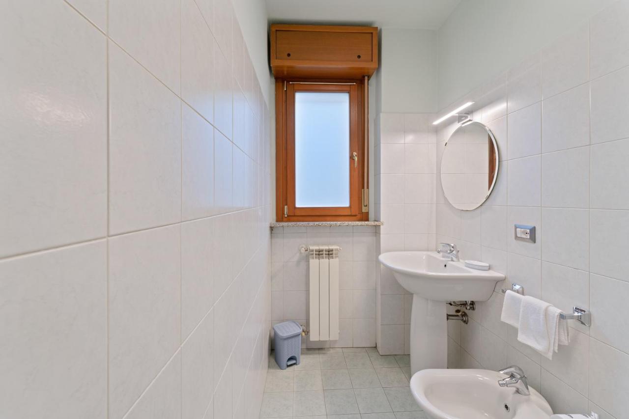 Best Way Rent - Appartamento Con Terrazzo Zona Sempione Milan Luaran gambar
